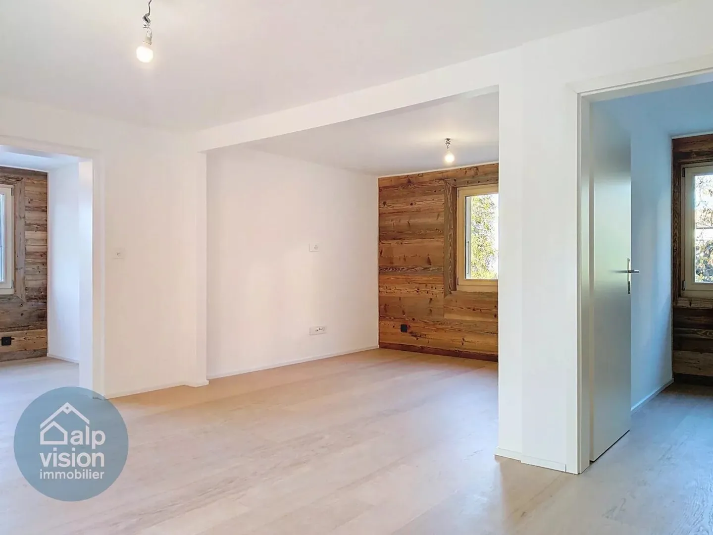 Charming 4.5 Room Apartment Renovated - Photo 1 of 13