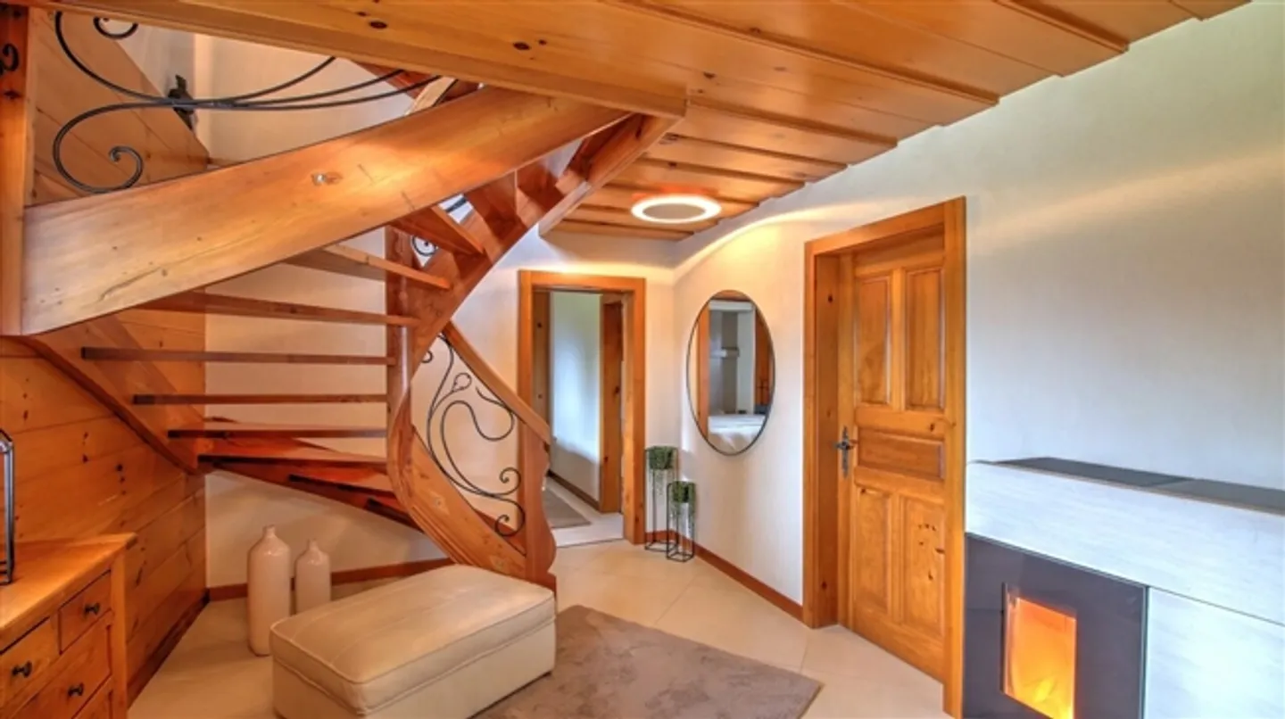 «Wunderschönes freistehendes Chalet mit 7,5 Zimmern in Choëx» - Foto 4 von 13