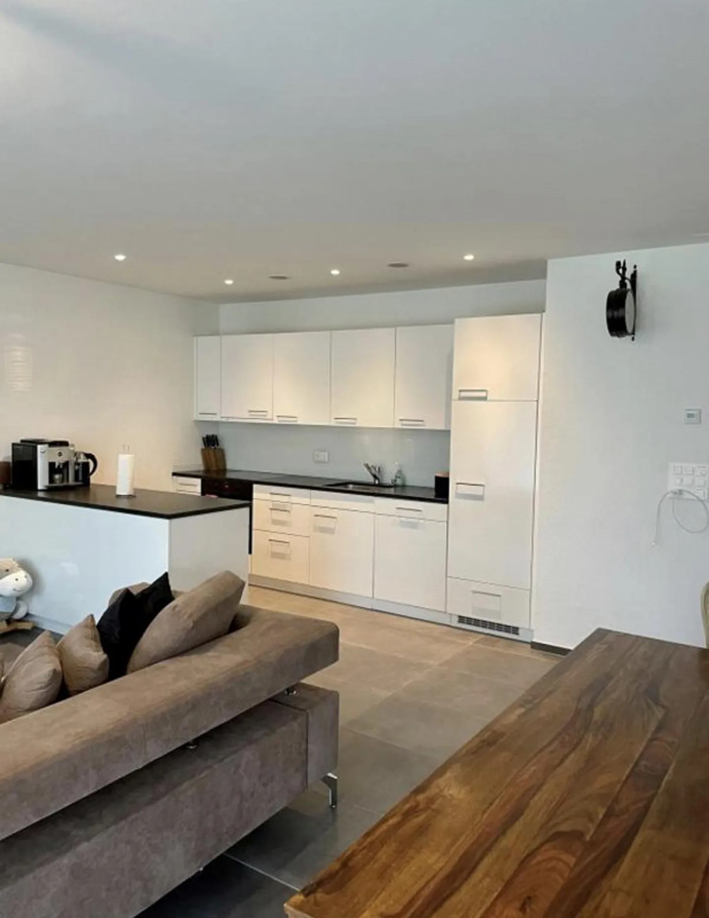 Appartement 2,5 pièces avec terrasse et part de surface gazonnée - Photo 3 sur 11