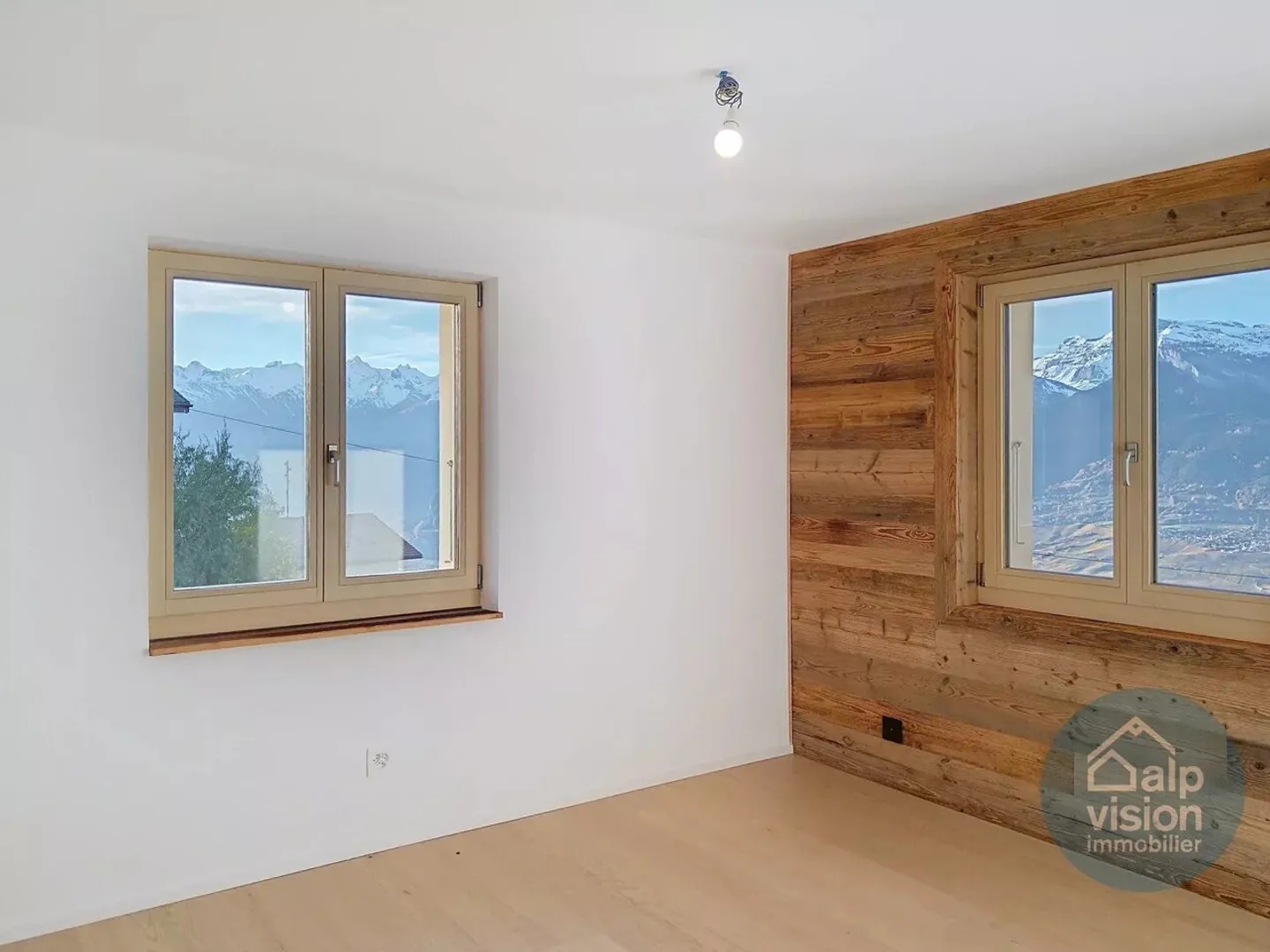 Charming 4.5 Room Apartment Renovated - Photo 4 of 13