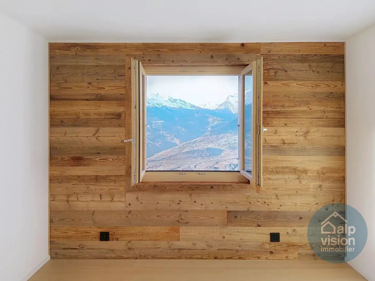 Charming 4.5 Room Apartment Renovated - Photo 6 of 13