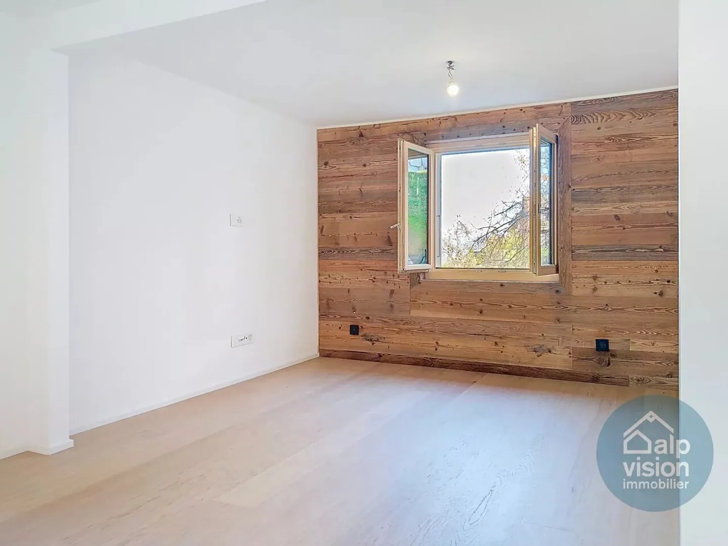 Charming 4.5 Room Apartment Renovated - Photo 7 of 13