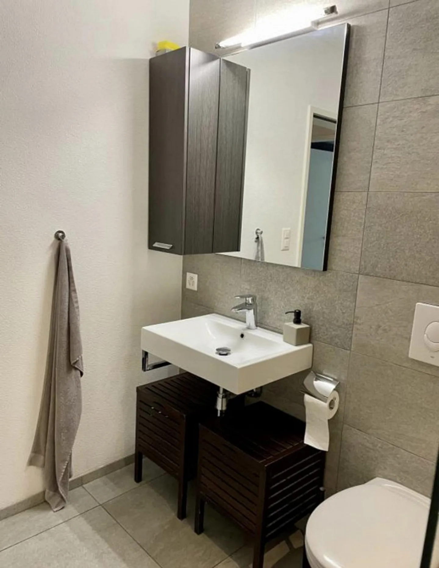 Appartement 2,5 pièces avec terrasse et part de surface gazonnée - Photo 4 sur 11