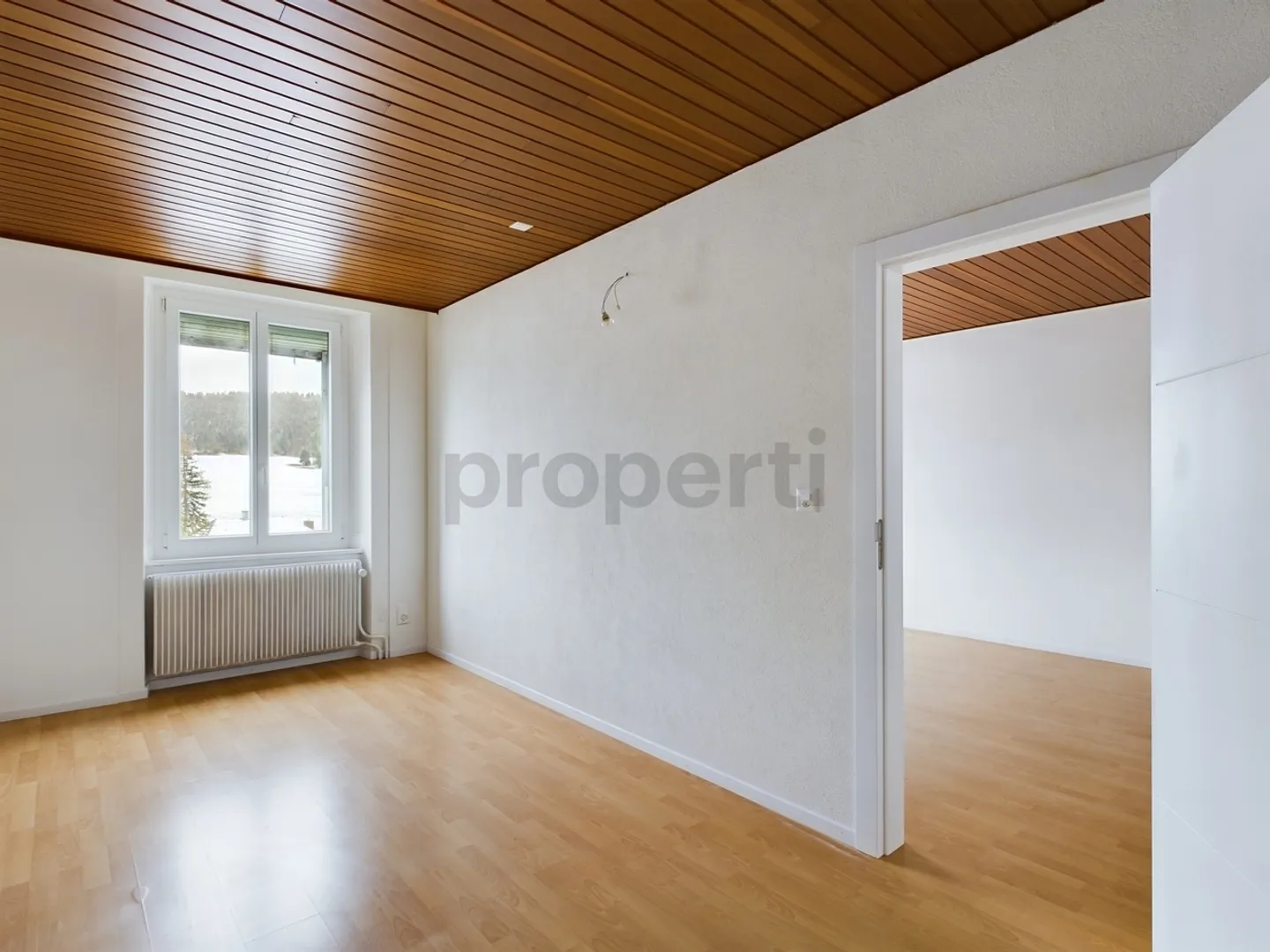 Appartamento 4.5 stanze appena ristrutturato a Tramelan con vista montagna e posizione ideale! - Foto 5 di 9