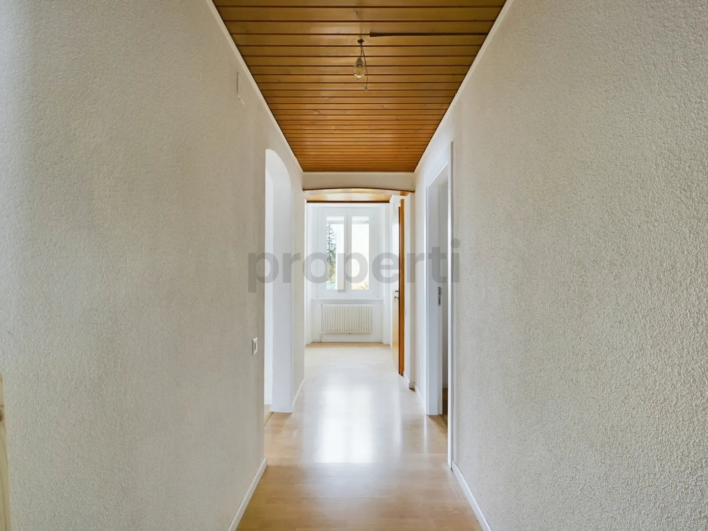 Appartamento 4.5 stanze appena ristrutturato a Tramelan con vista montagna e posizione ideale! - Foto 6 di 9
