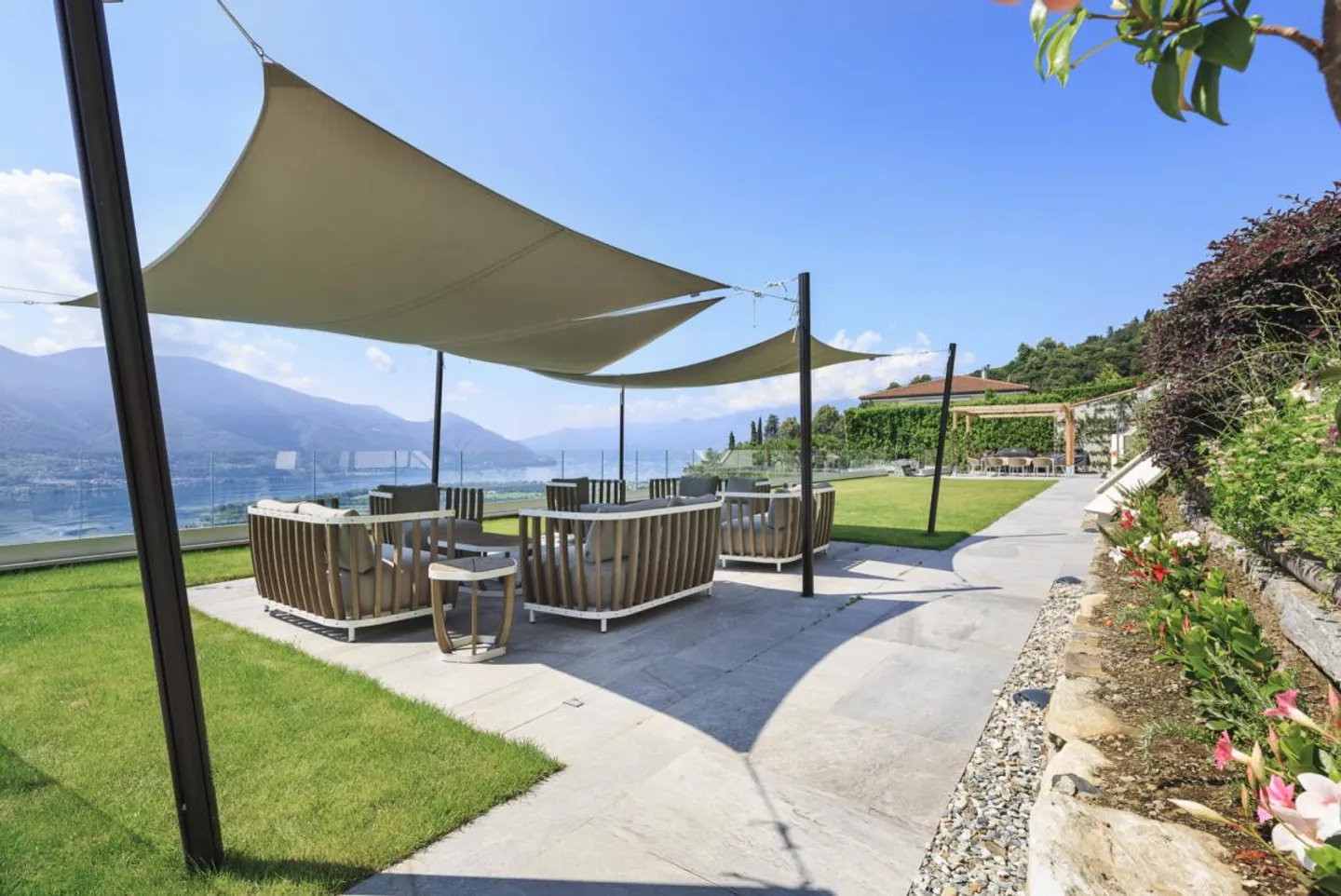 Brione sopra Minusio - Beautiful Garden Apartment with Lake View - Photo 15 of 19