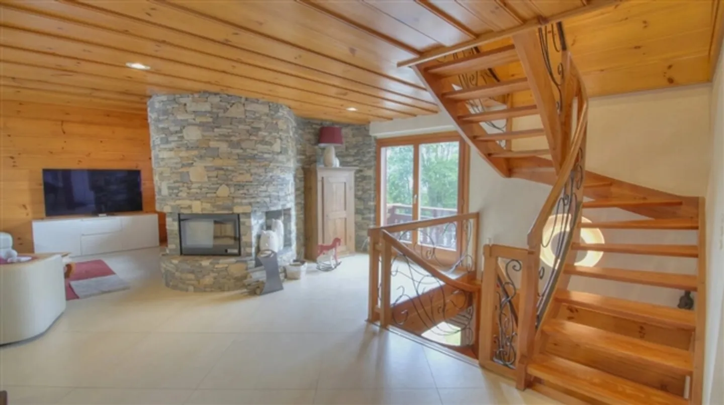 «Wunderschönes freistehendes Chalet mit 7,5 Zimmern in Choëx» - Foto 7 von 13