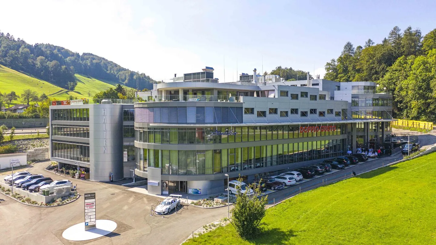 Work at the highest level – 1,090 m² modern commercial space with panorama - Photo 8 of 8