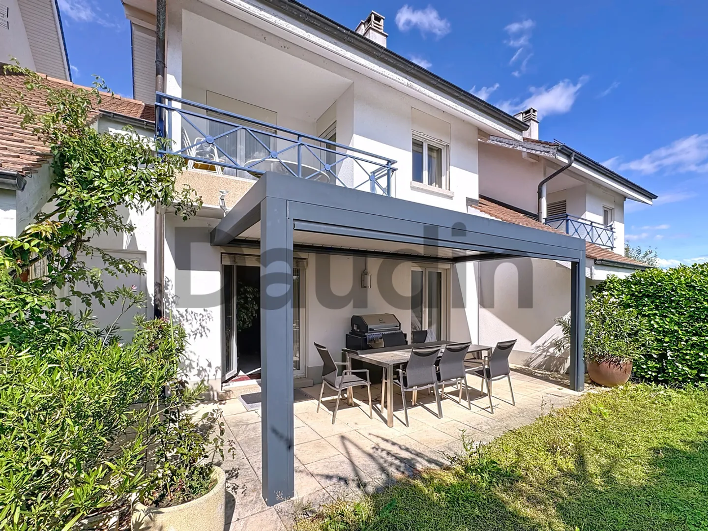 Villa with 6 Rooms in Terre Sainte - Photo 1 of 6