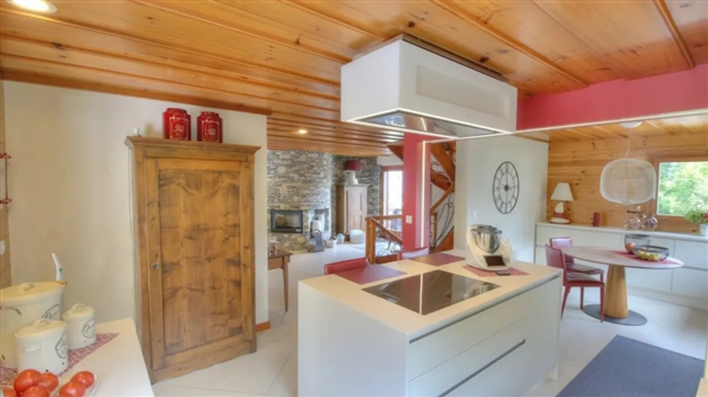 «Wunderschönes freistehendes Chalet mit 7,5 Zimmern in Choëx» - Foto 9 von 13