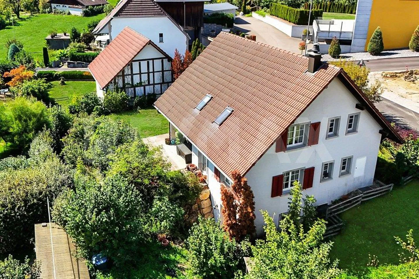 5½ Room Single-Family House with Garage, Stable and Vaulted Cellar - with... - Photo 1 of 13