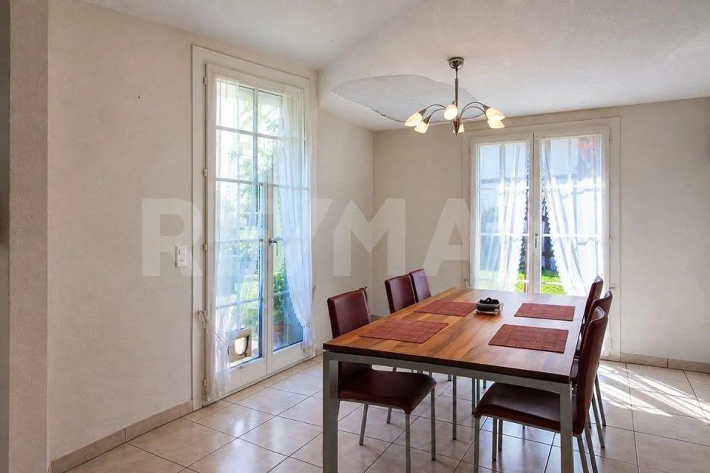 5½ Room Single-Family House with Garage, Stable and Vaulted Cellar - with... - Photo 4 of 13