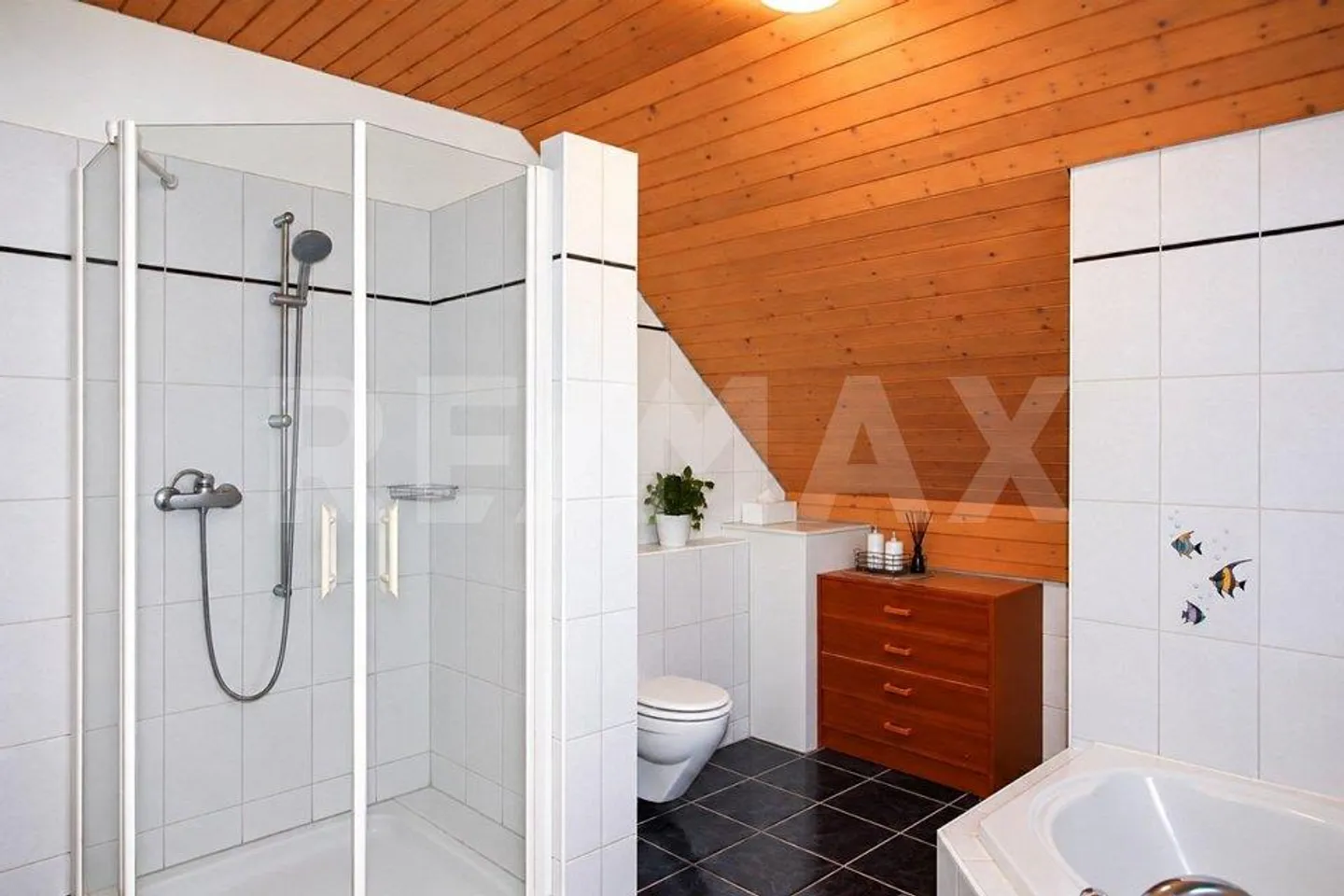 5½ Room Single-Family House with Garage, Stable and Vaulted Cellar - with... - Photo 9 of 13
