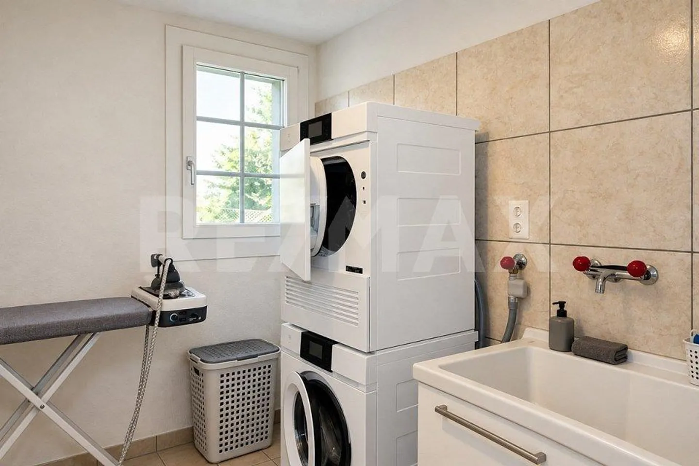 5½ Room Single-Family House with Garage, Stable and Vaulted Cellar - with... - Photo 11 of 13