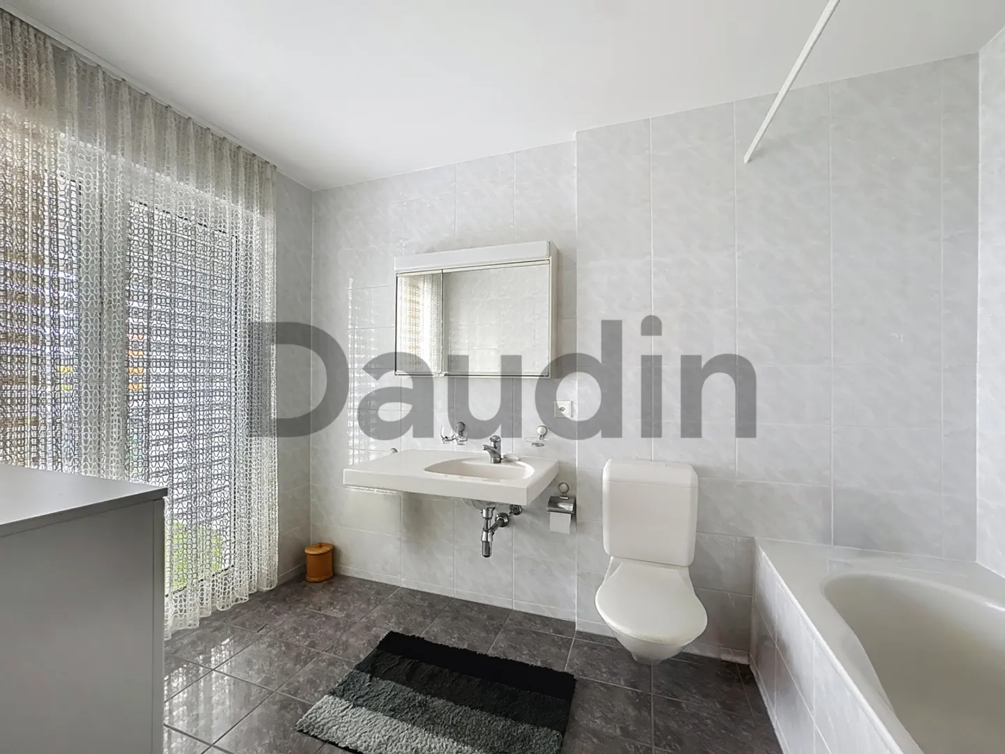 Villa with 6 Rooms in Terre Sainte - Photo 6 of 6