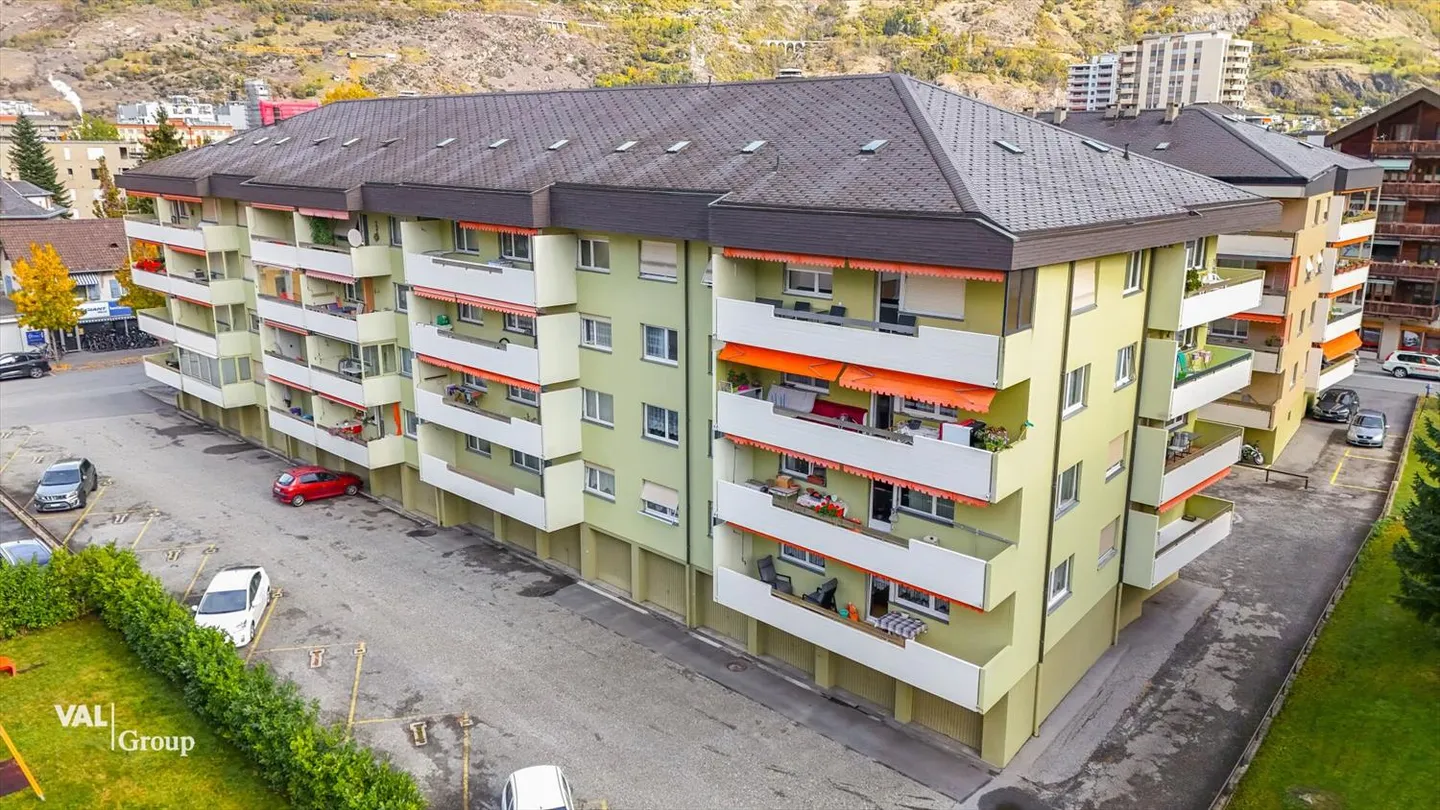 Ampio appartamento di 4,5 stanze in una posizione popolare a Visp - luminoso, ben curato e centrale - Foto 12 di 13