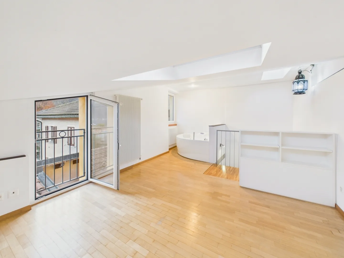 Superbe maison rénovée dans le noyau de Melide avec 4,5 pièces - Photo 5 sur 13