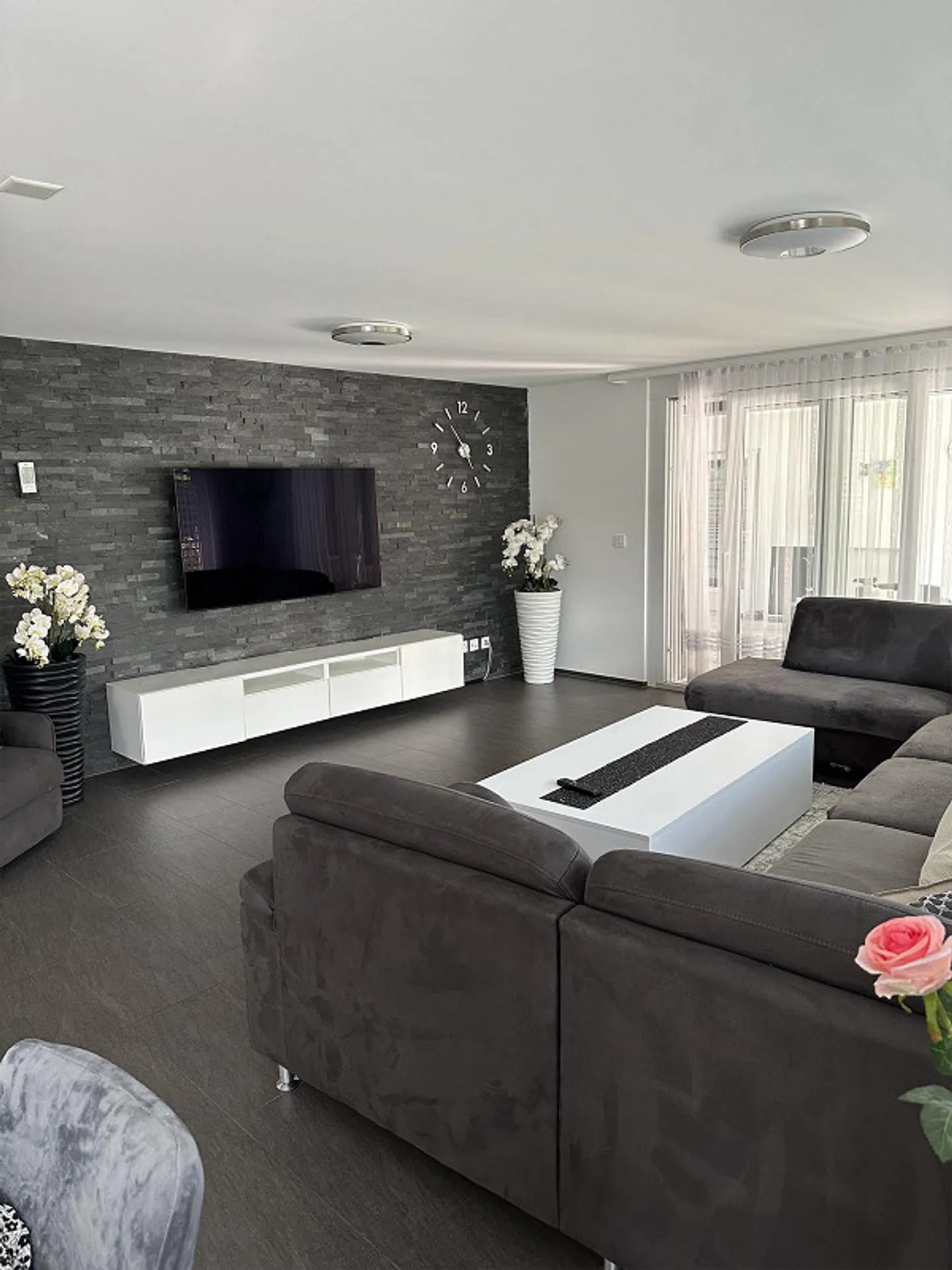 Spacious 5.5-room single-family house with garden & large terrace - Photo 1 of 24