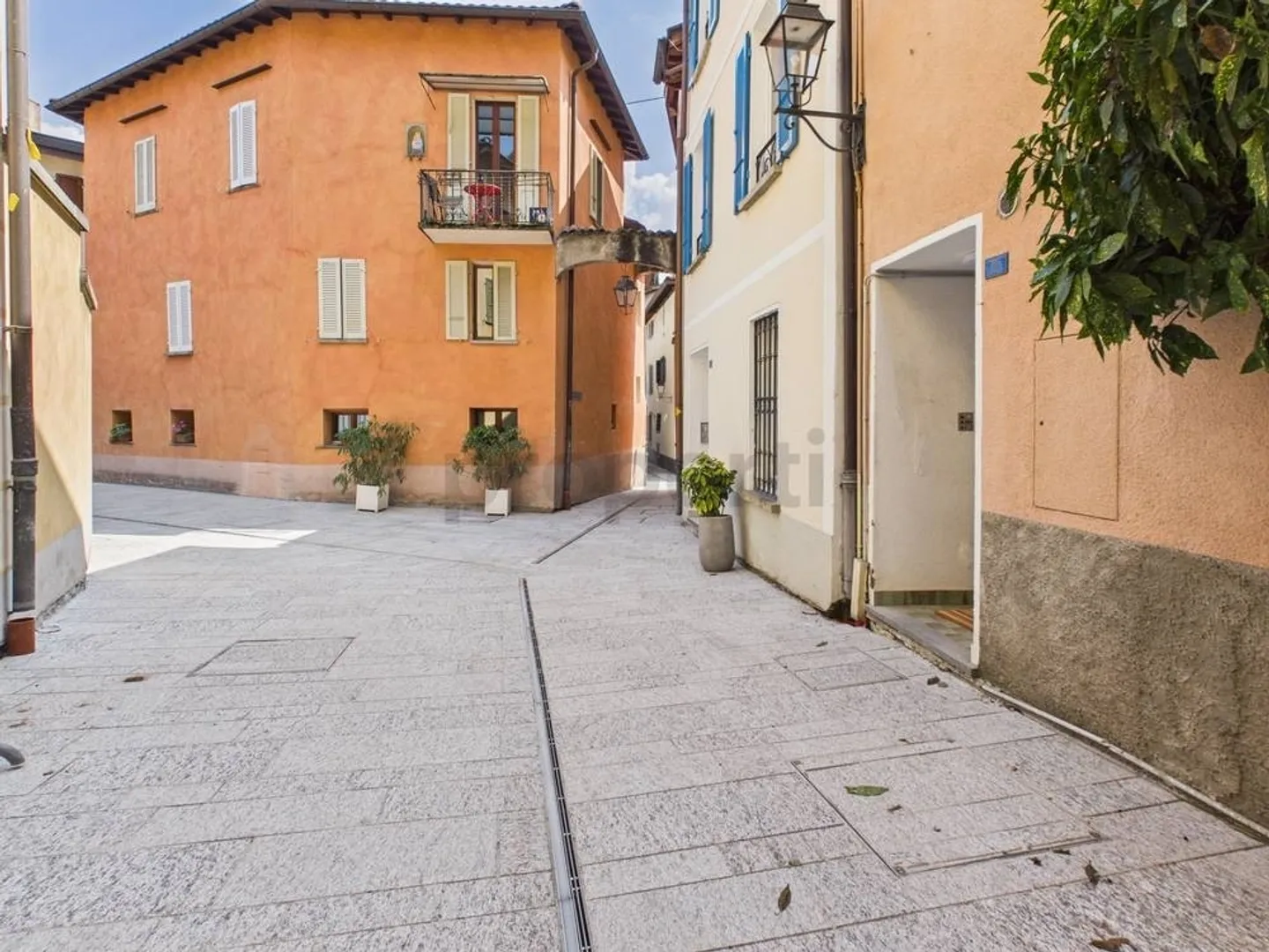 Superbe maison rénovée dans le noyau de Melide avec 4,5 pièces - Photo 12 sur 13