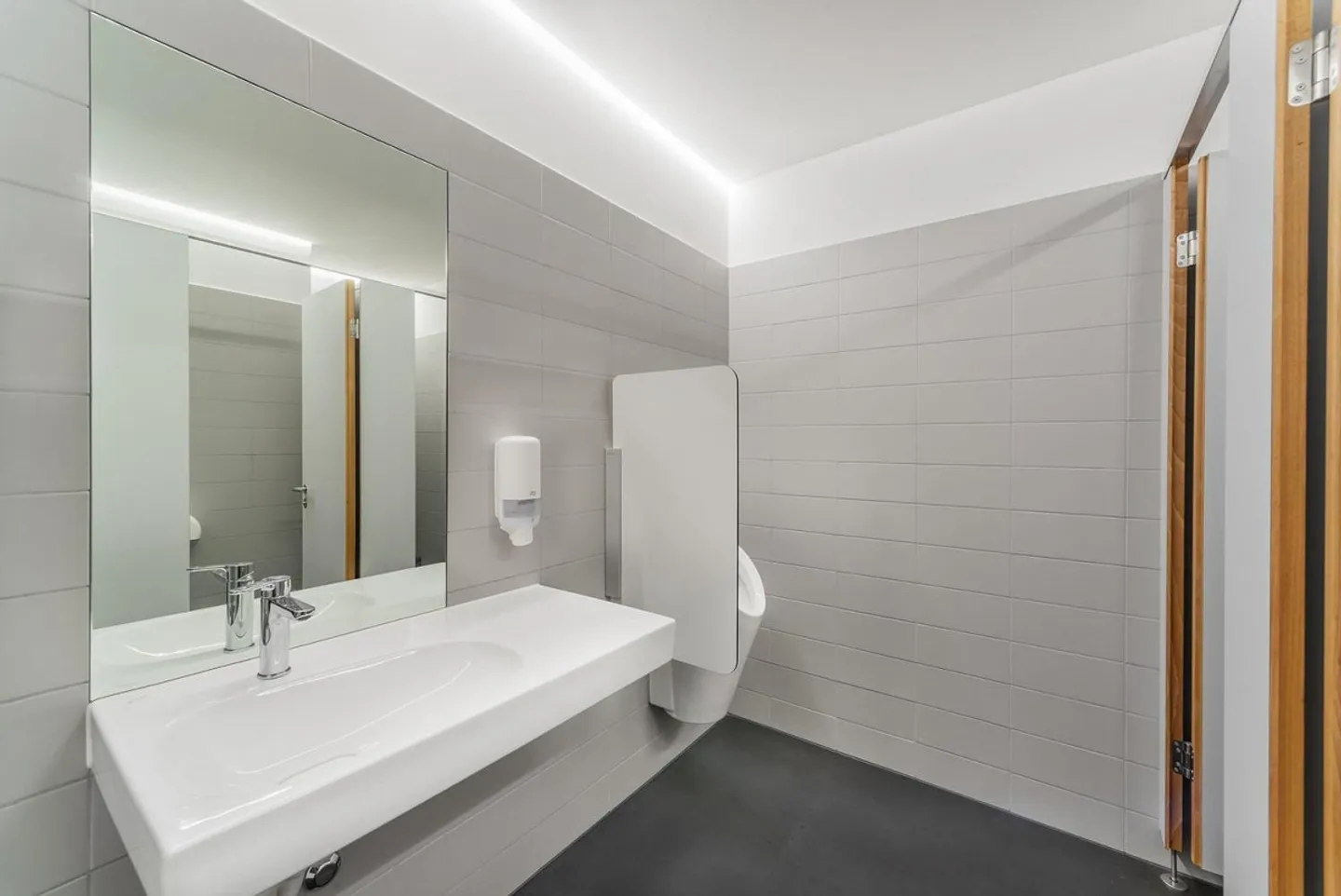 Office space for rent in the heart of Binz! - Photo 6 of 9