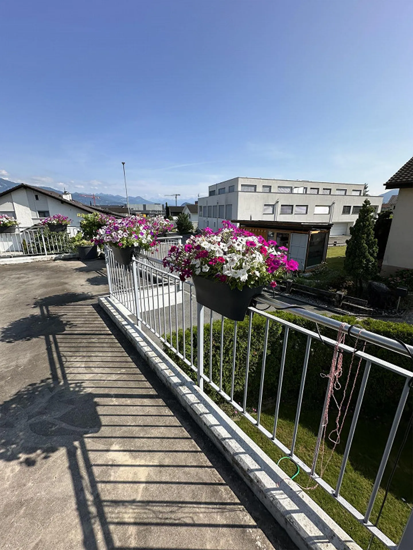 Spacious 5.5-room single-family house with garden & large terrace - Photo 7 of 24