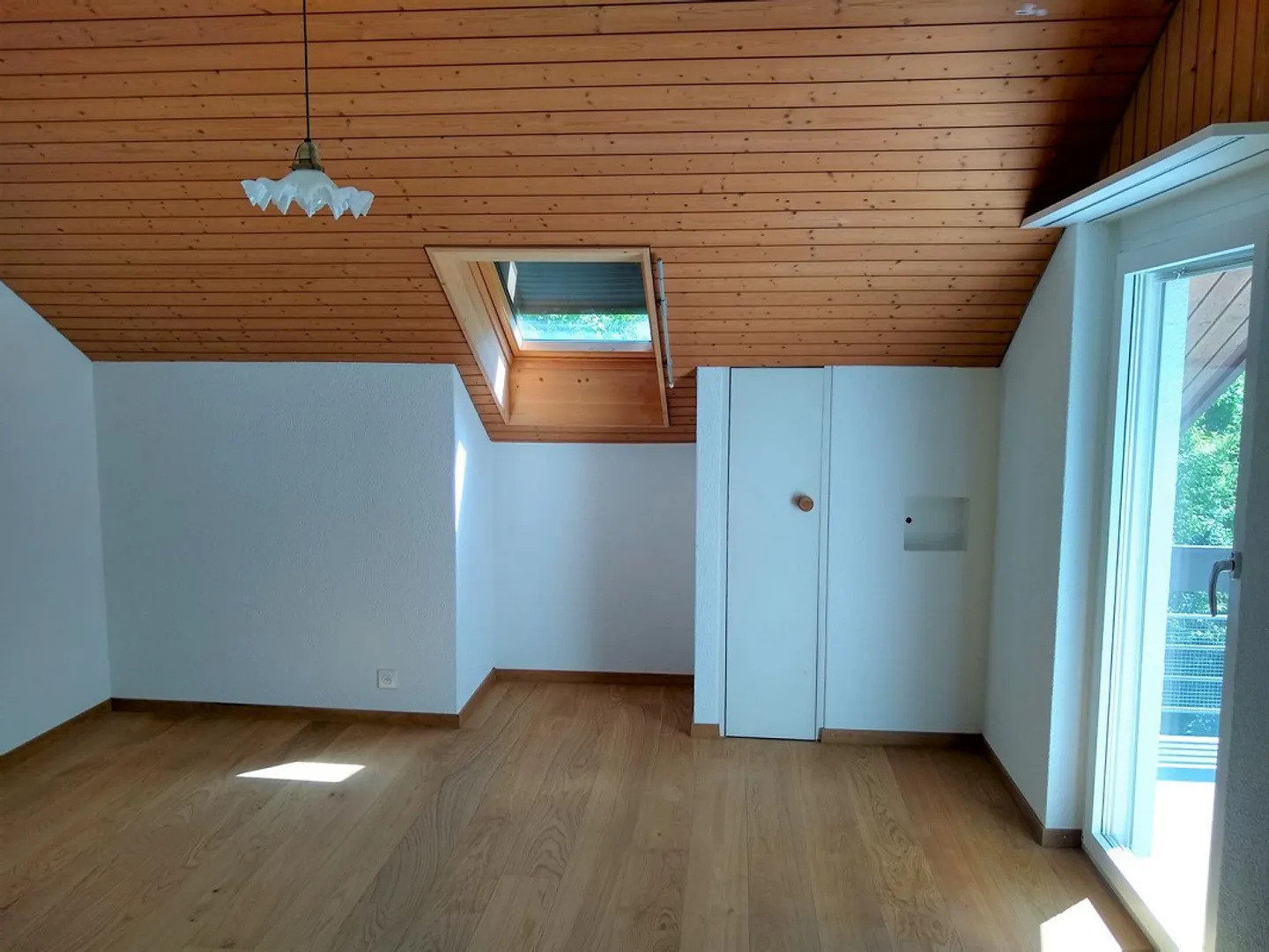Freshly renovated 5.5-room terraced house with garden - Photo 5 of 13
