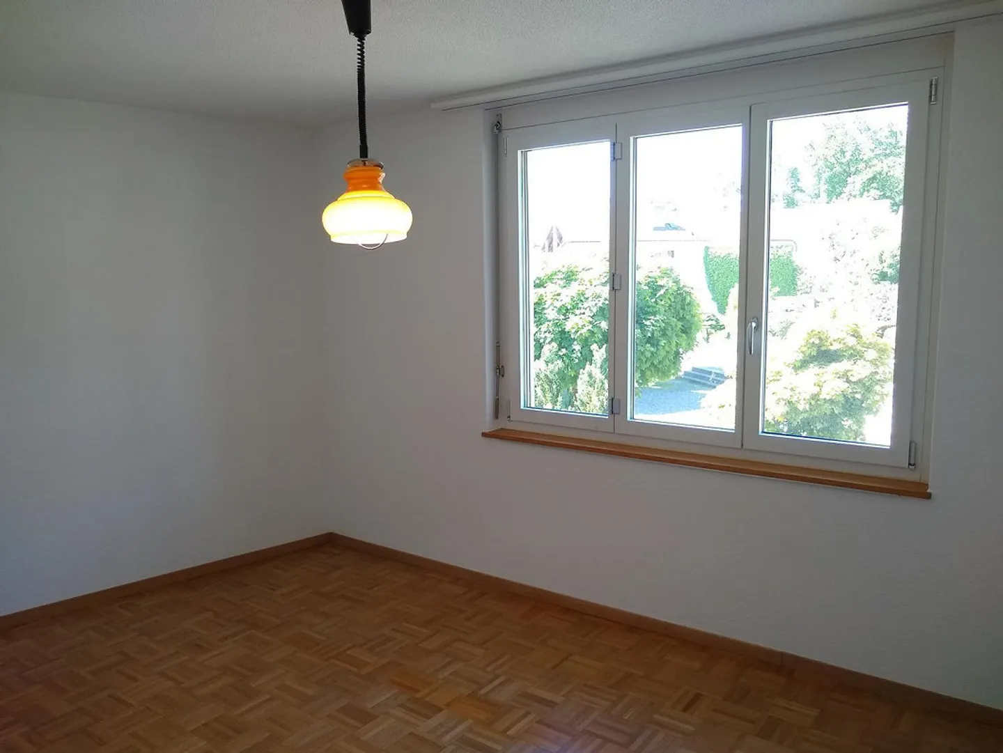 Freshly renovated 5.5-room terraced house with garden - Photo 7 of 13