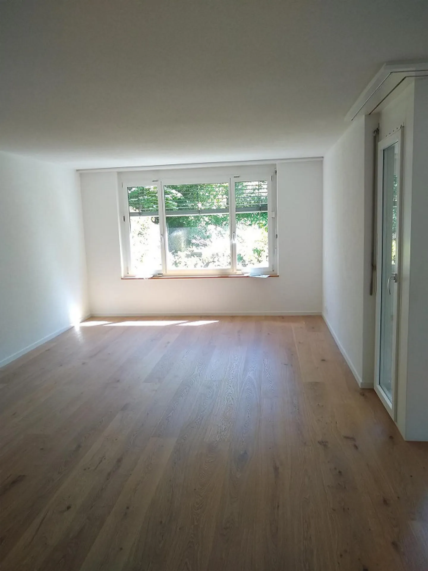 Freshly renovated 5.5-room terraced house with garden - Photo 3 of 13