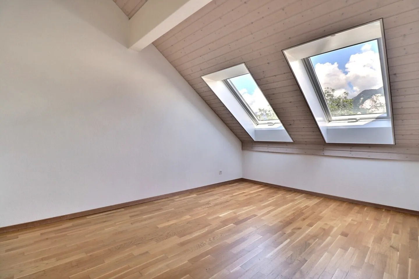 Magnificent 4.5 room apartment of 96 m2 with large balcony - Photo 2 of 6