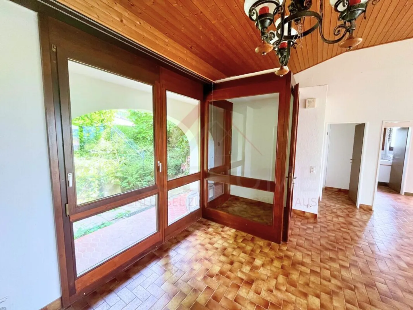 Maison individuelle de 8½ pièces avec appartement et vue de rêve à Dornach - Photo 4 sur 10