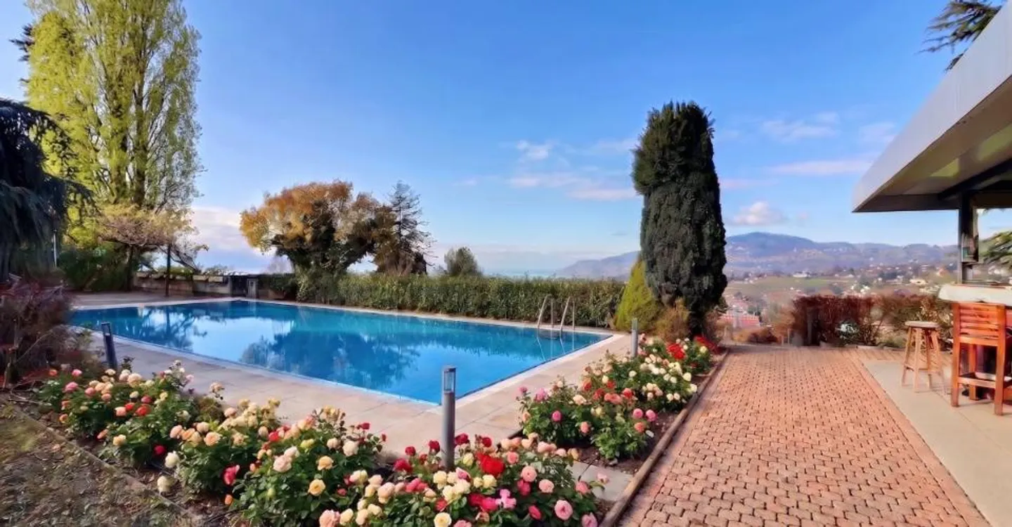 ARCHITECT'S VILLA COMPOSED OF 3 APARTMENTS WITH A POOL AND A VERY BEAUTIFUL VIEW OF THE LAKE - Photo 1 of 12