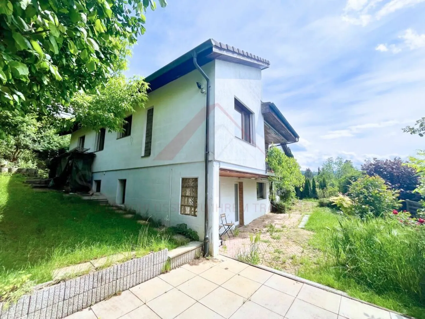 Maison individuelle de 8½ pièces avec appartement et vue de rêve à Dornach - Photo 1 sur 10