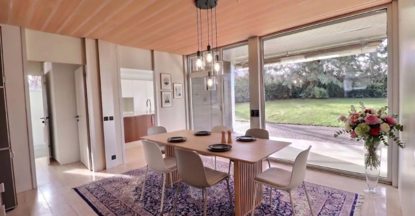 ARCHITECT'S VILLA COMPOSED OF 3 APARTMENTS WITH A POOL AND A VERY BEAUTIFUL VIEW OF THE LAKE - Photo 4 of 12