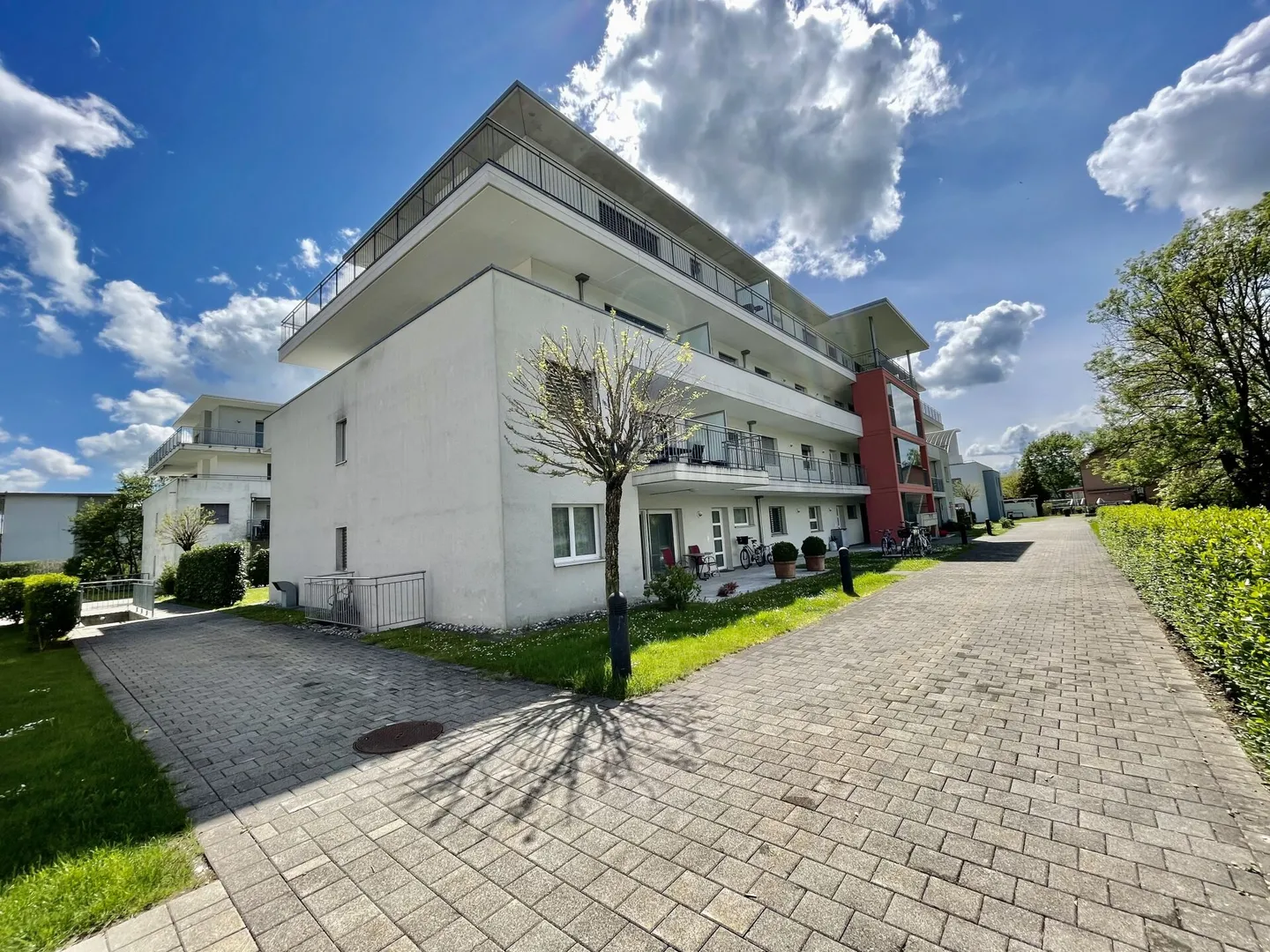 Modern 4.5 Room Apartment with Terrace & Elevator in Luterbach - Photo 2 of 14