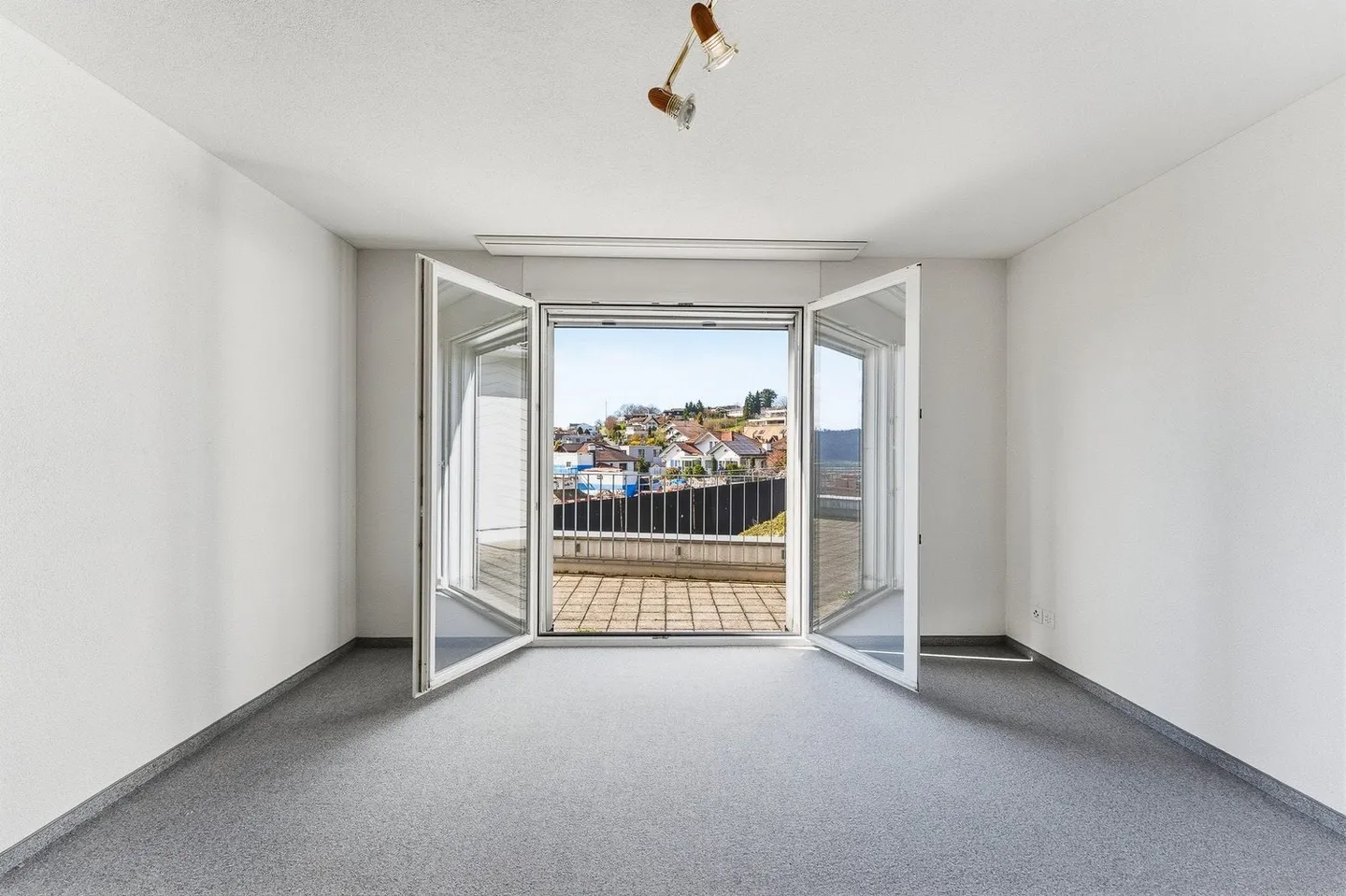 5.5-Zi.-Doppeleinfamilienhaus mit grossem Garten in St. Erhard - Photo 9 of 13