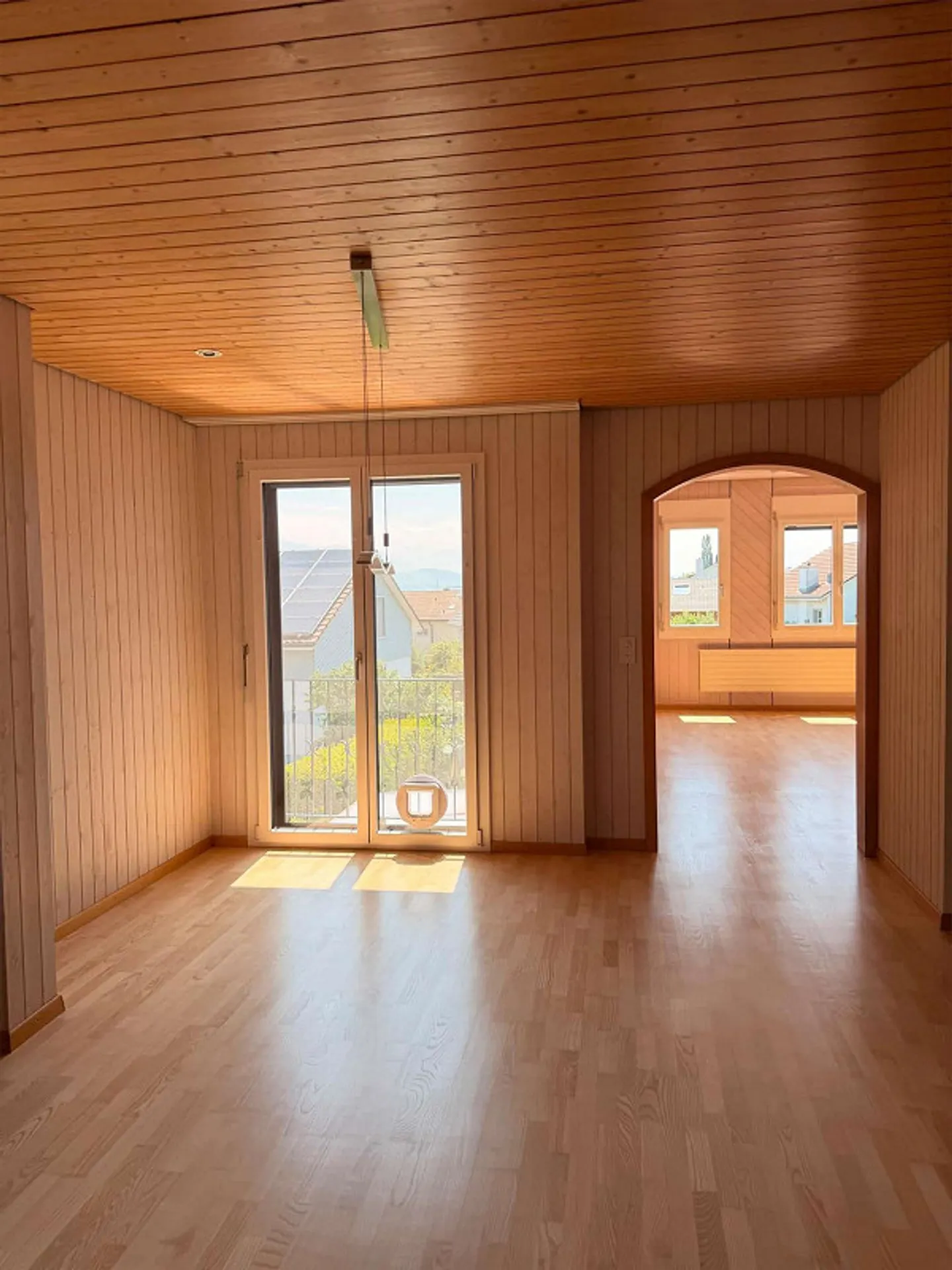 Freshly renovated 3-room penthouse in a quiet location - Photo 5 of 12