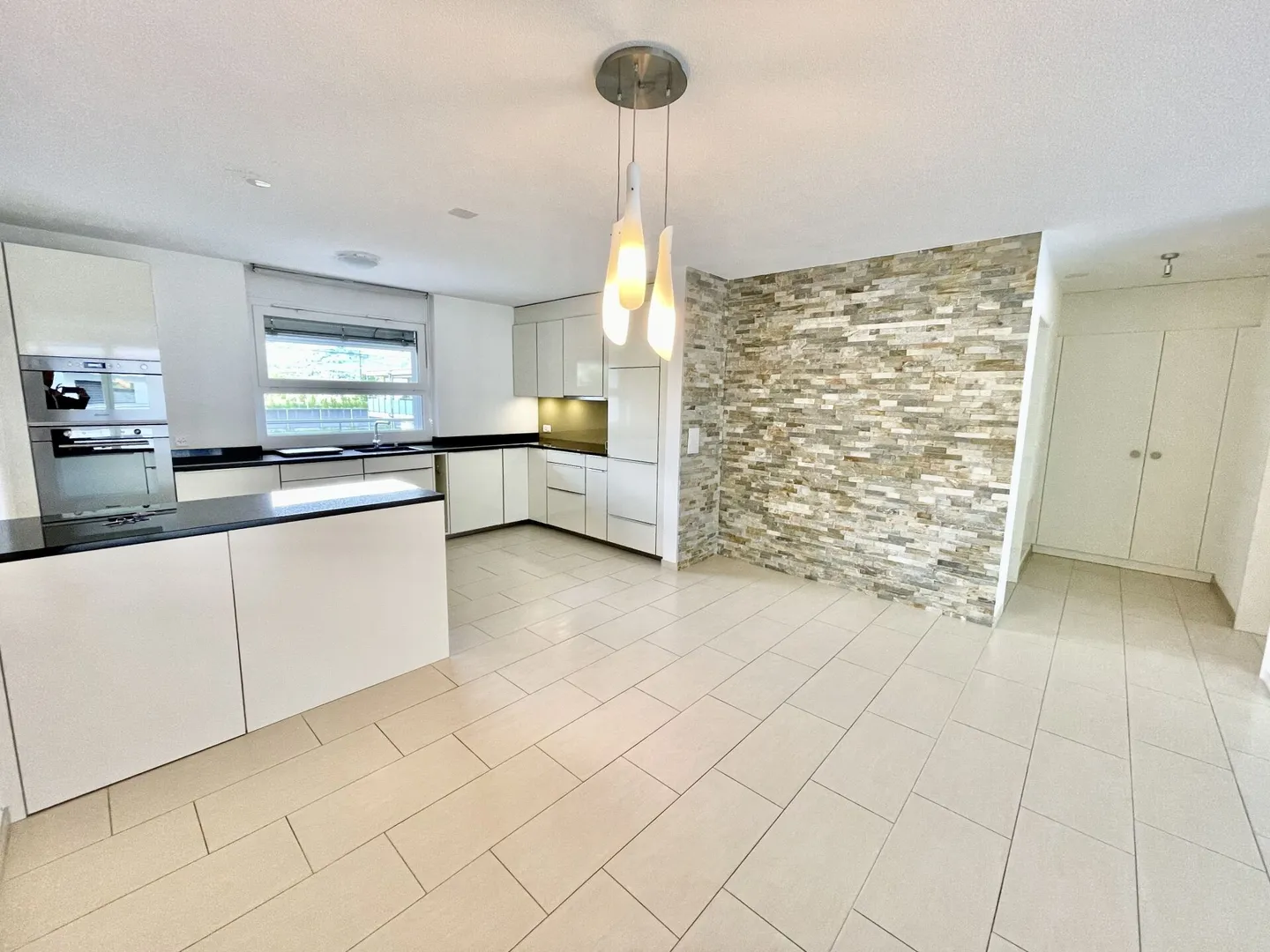 Modern 4.5 Room Apartment with Terrace & Elevator in Luterbach - Photo 6 of 14