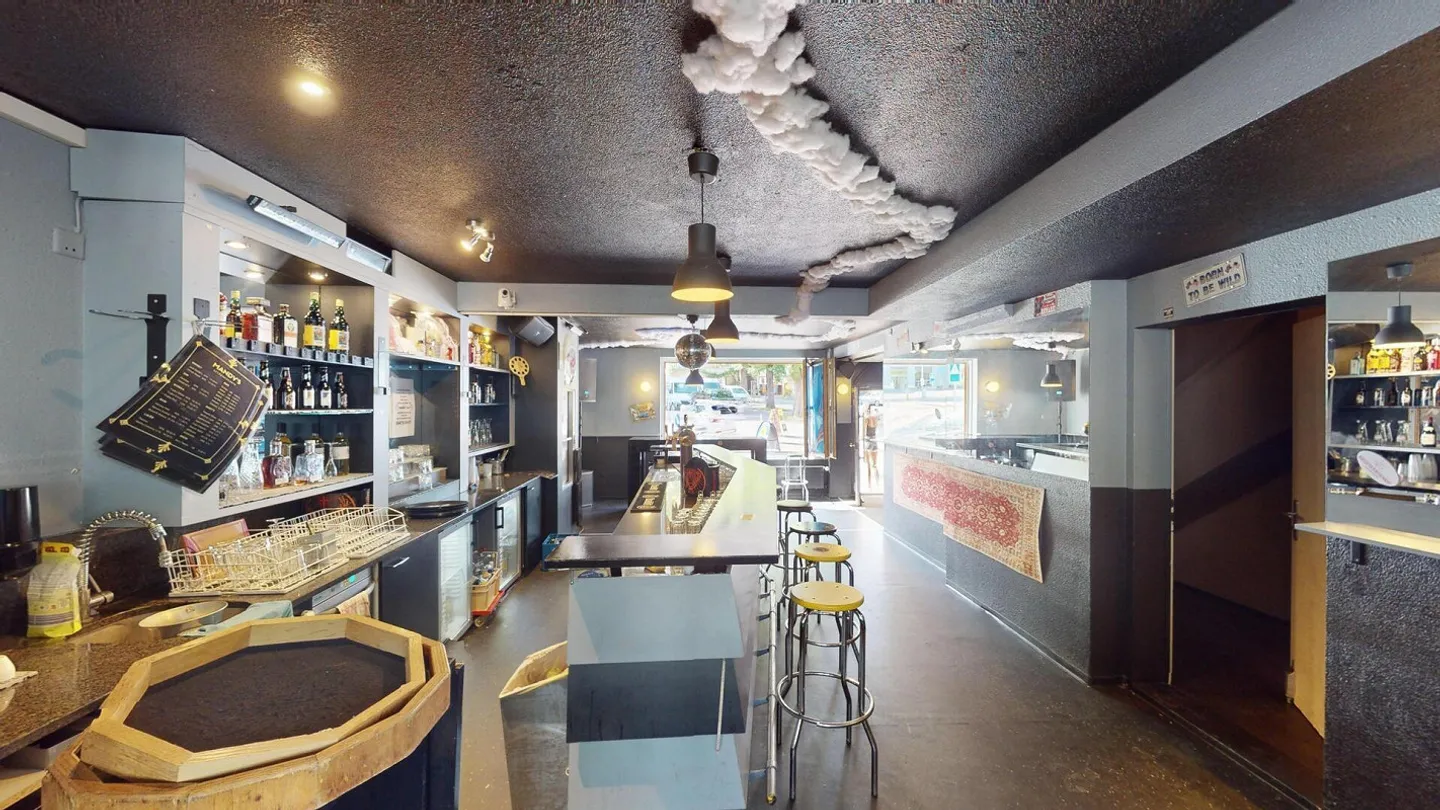 Charmante Bar zur Miete in Altstätten - Foto 2 von 4