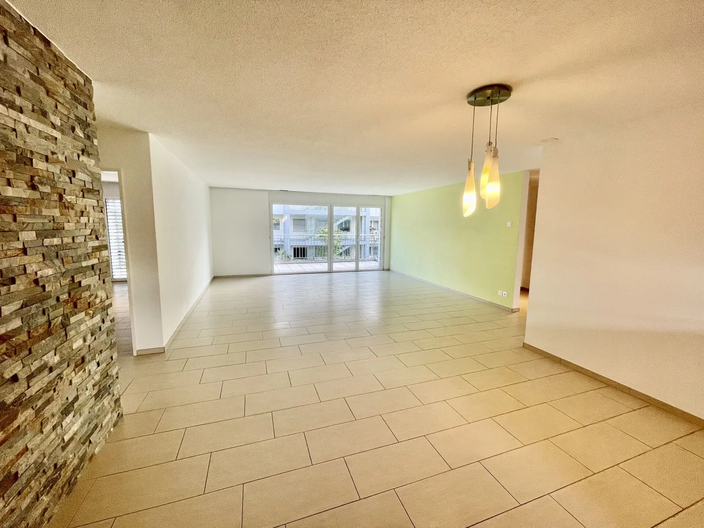 Modern 4.5 Room Apartment with Terrace & Elevator in Luterbach - Photo 7 of 14