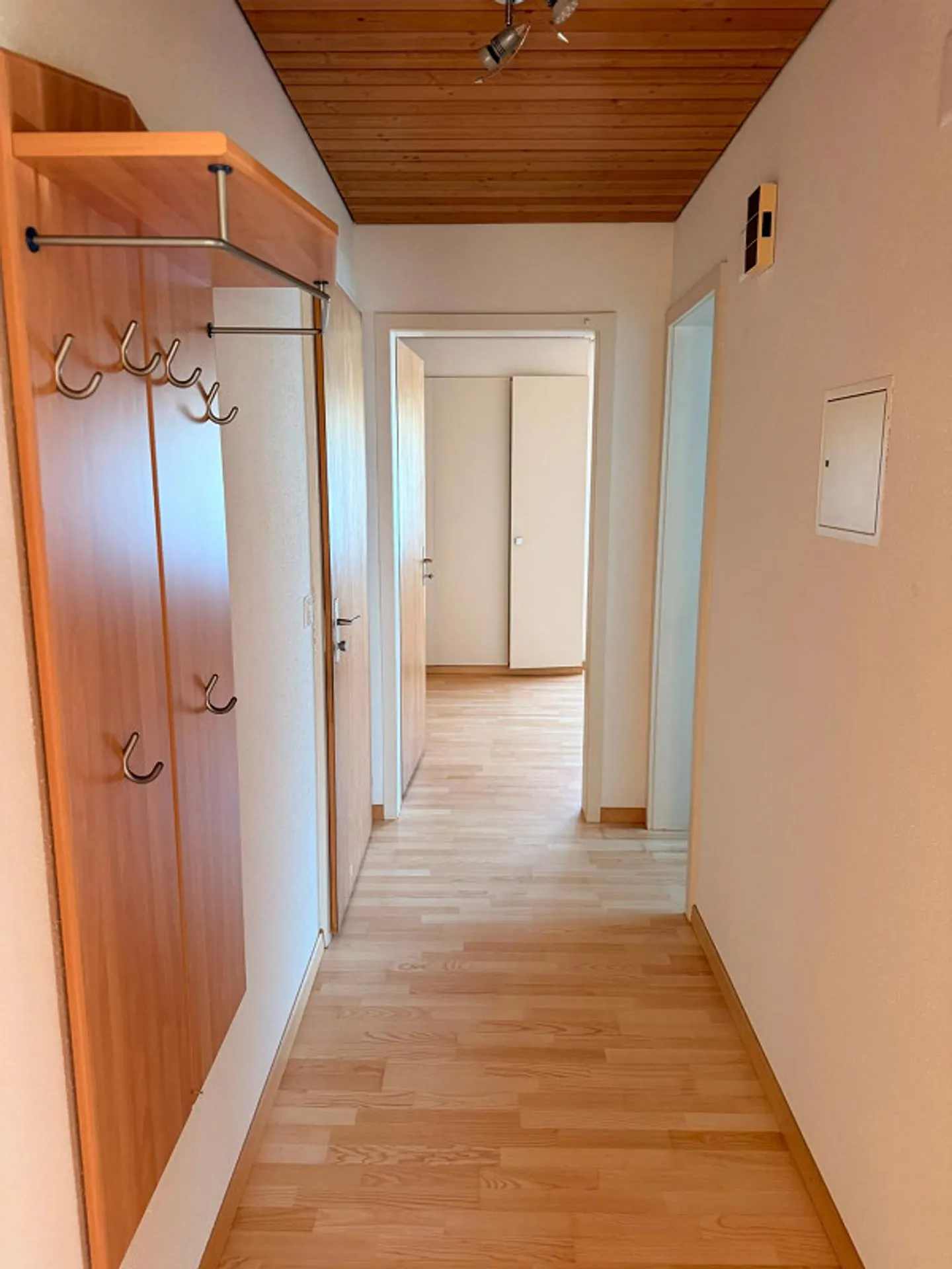 Freshly renovated 3-room penthouse in a quiet location - Photo 11 of 12