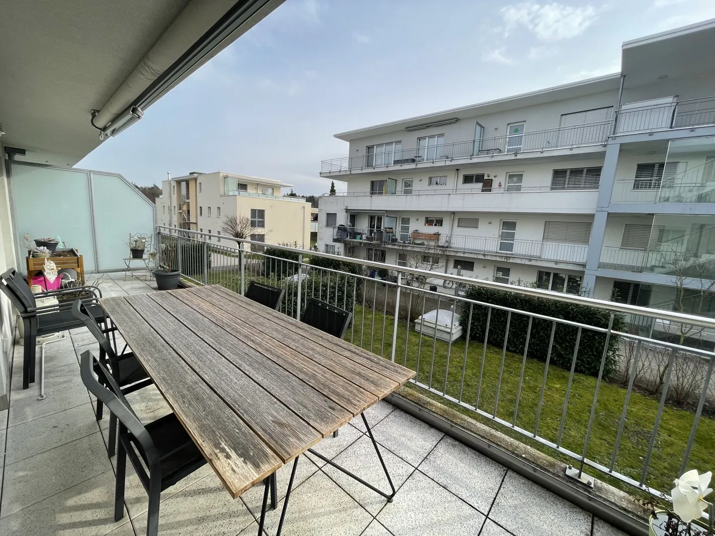Modern 4.5 Room Apartment with Terrace & Elevator in Luterbach - Photo 4 of 14