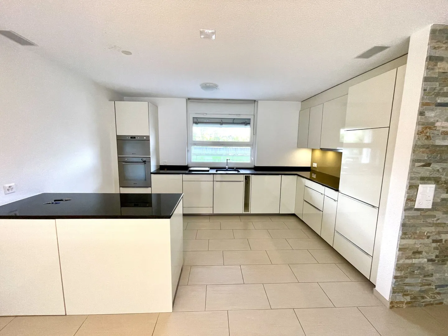 Modern 4.5 Room Apartment with Terrace & Elevator in Luterbach - Photo 5 of 14
