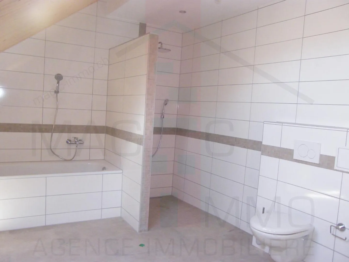 Bel palazzo con 5 appartamenti - Foto 5 di 9