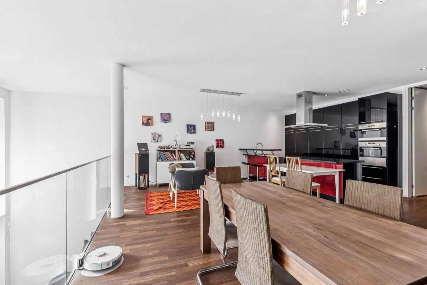 Maisonette apartment with spacious living studio - Photo 2 of 4