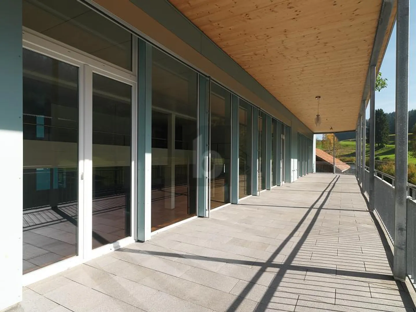 Modernes Gewerbe mit Terrasse - Foto 3 von 6