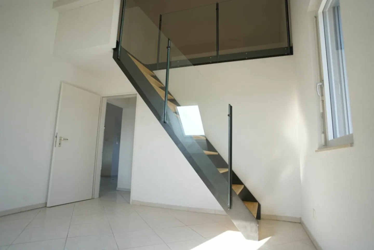 Modern 3.5 Room Apartment - Photo 2 of 9