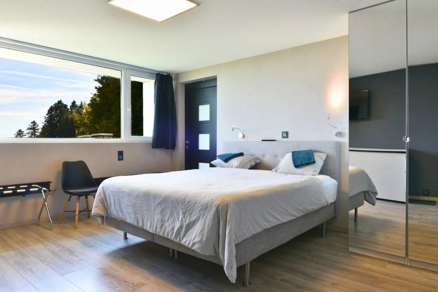 Havre de tranquillité verdoyant avec vue panoramique sur le lac de Neuchâtel - Photo 4 sur 9