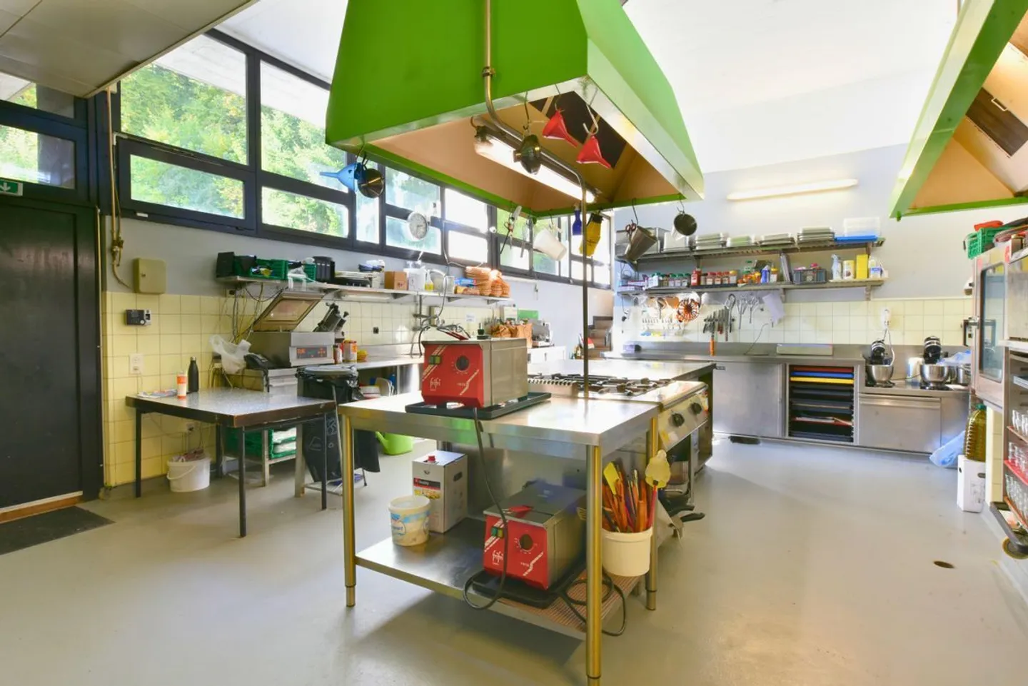 Havre de tranquillité verdoyant avec vue panoramique sur le lac de Neuchâtel - Photo 5 sur 9