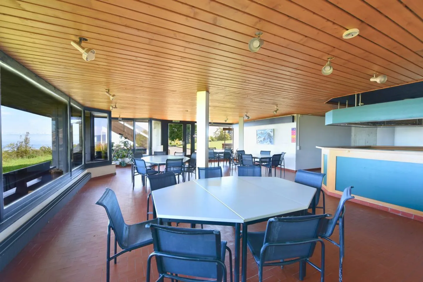 Havre de tranquillité verdoyant avec vue panoramique sur le lac de Neuchâtel - Photo 7 sur 9