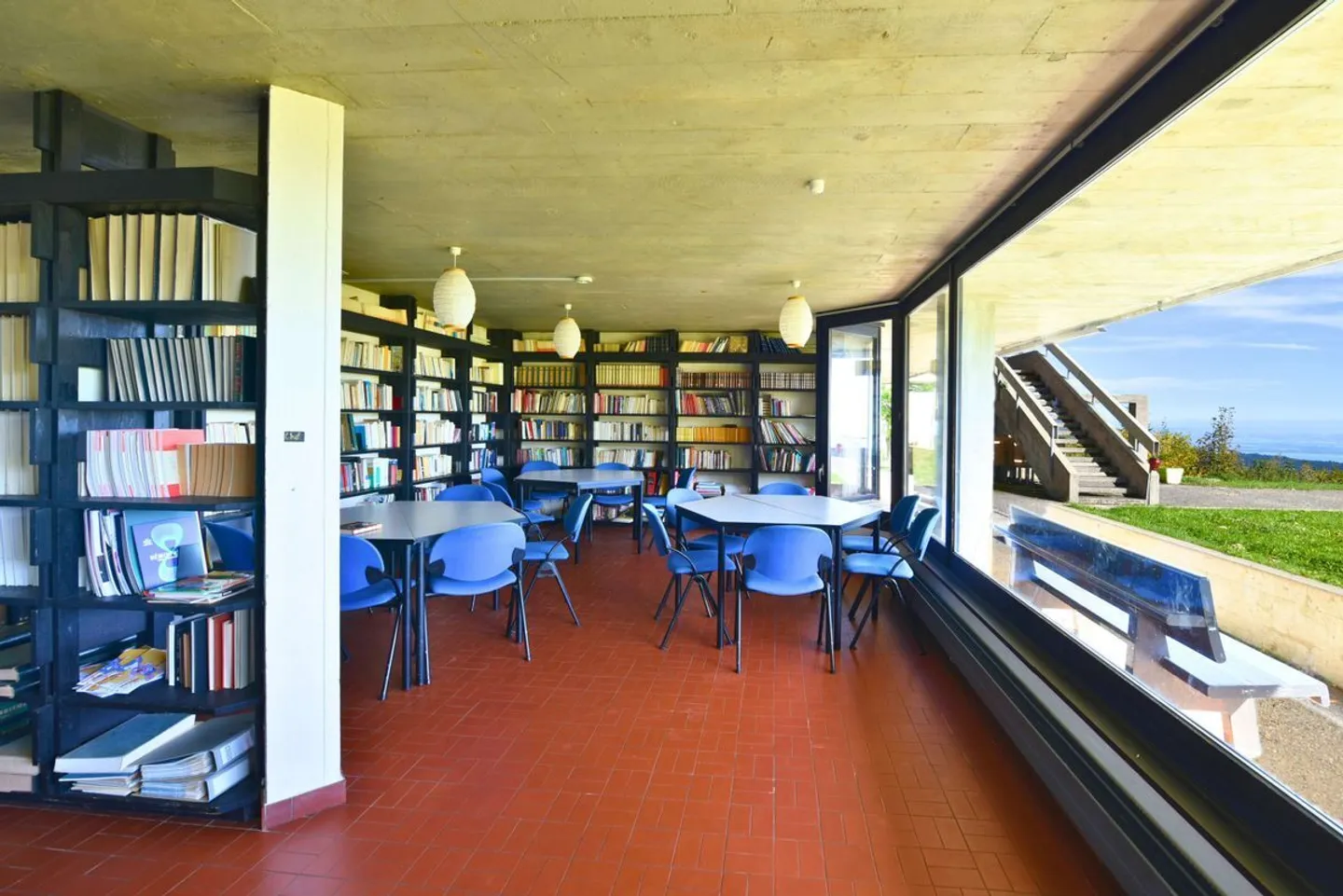 Havre de tranquillité verdoyant avec vue panoramique sur le lac de Neuchâtel - Photo 8 sur 9